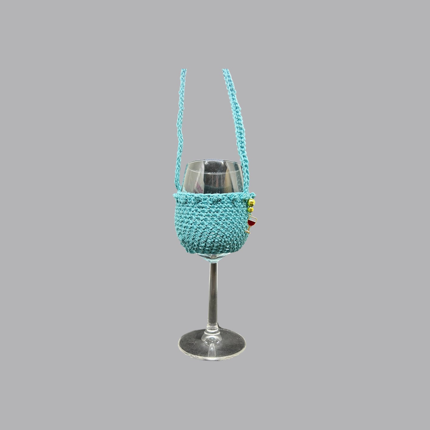 Selbstgehäkelter Weinglashalter – dein perfekter Begleiter für die nächste Weinwanderung