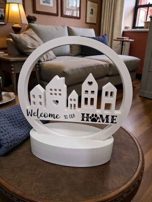 Design-Aufsteller „Welcome to our Home“ – Modernes Wohnaccessoire